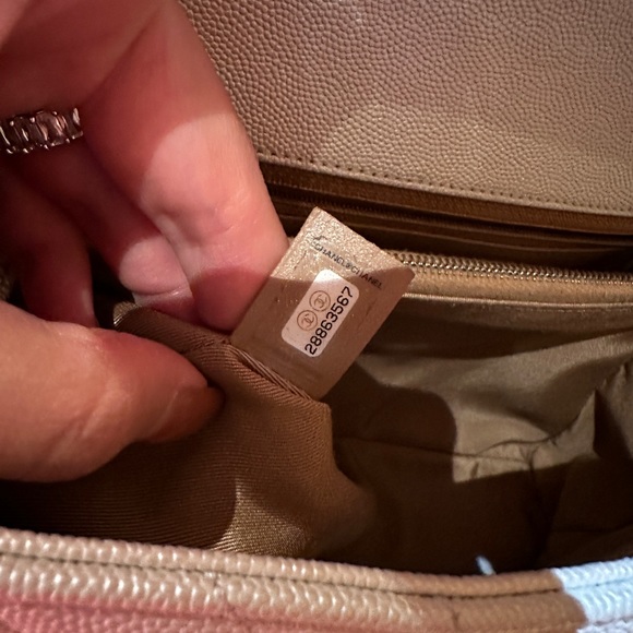 Chanel pearlescent white coco handle medium/large size. - Picture 11 of 16